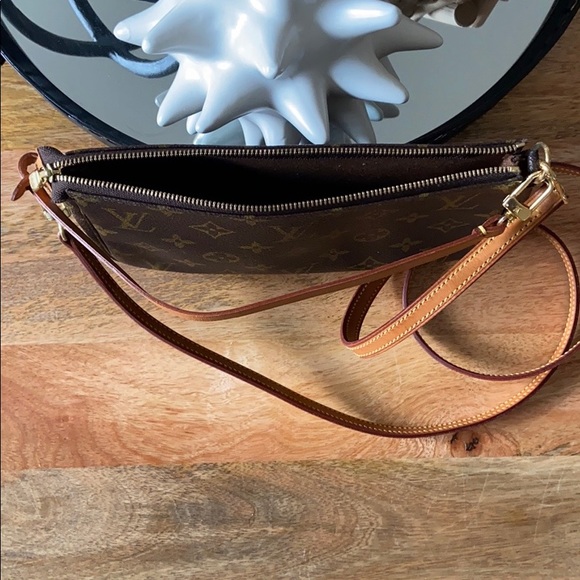 Louis Vuitton Monogram Pochette and Accessories - Picture 9 of 16